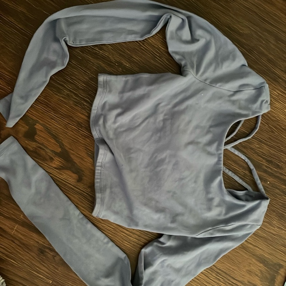 forever 21 xs long sleeve open back design crop too
